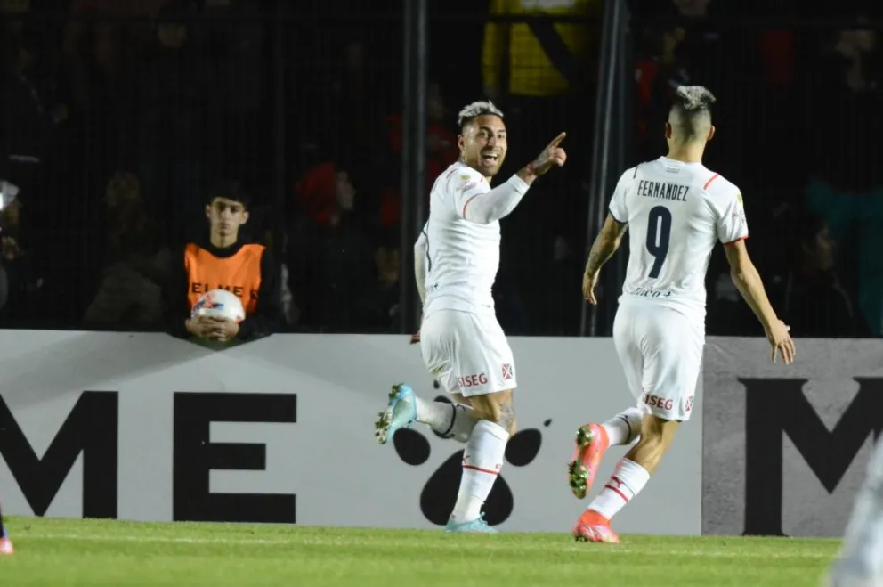 Aire para el Rojo: dejó atrás la mala racha goleando a Colón en Santa Fe