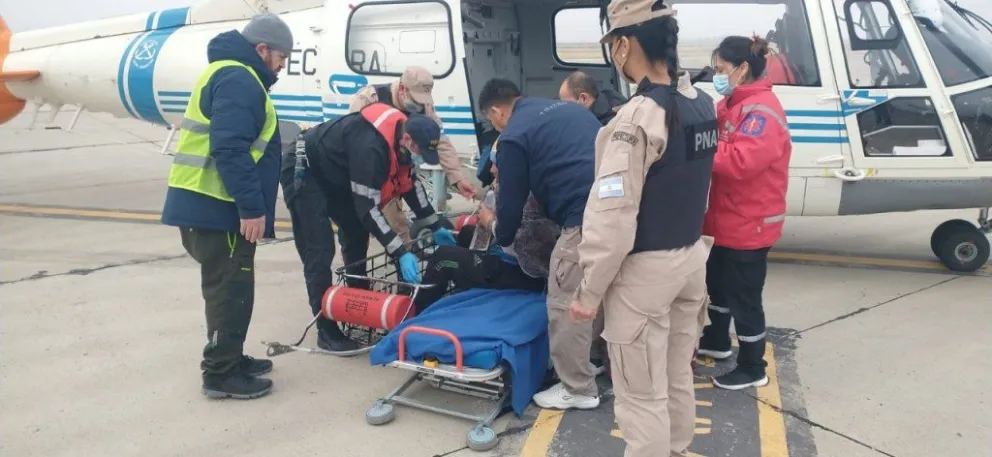 Dramático rescate en Mar Argentino: Prefectura aeroevacuó de urgencia a un tripulante enfermo