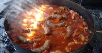 Chorizos a la pomarola: el paso a paso para preparar este clásico de la cocina