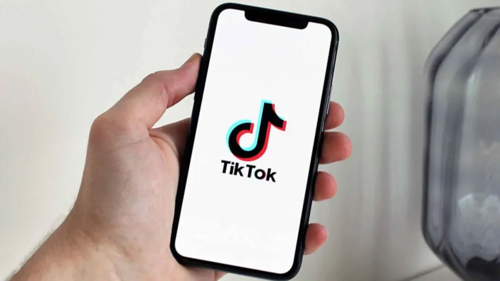 La nueva medida de TikTok para actuar si alguien escribe “Me quiero morir” en su buscador