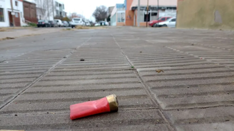 Siguen encontrando vainas servidas en Viedma: qué se esconde detrás de esto   