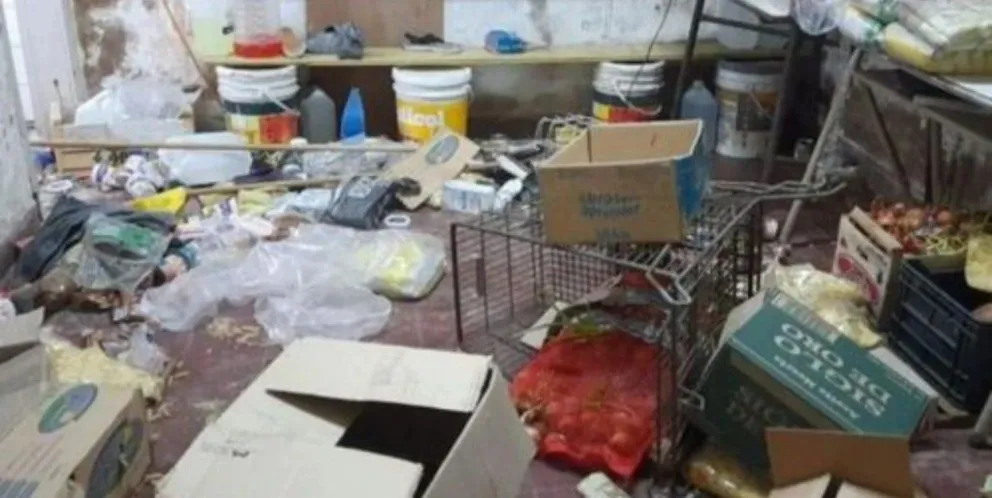 La Plata: delincuentes entraron por un boquete y robaron los alimentos de un comedor escolar