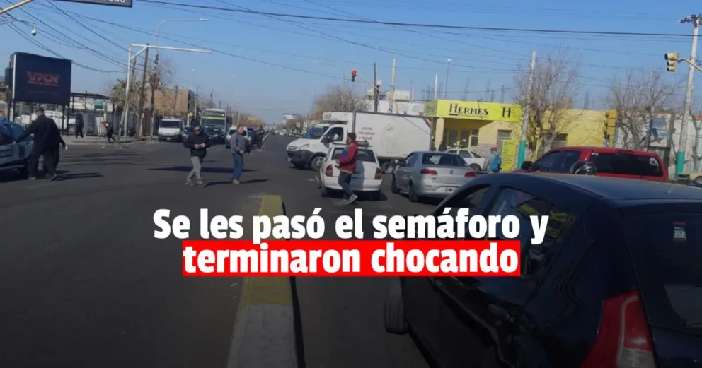 Dos vehículos impactaron en calle España y Cabot 