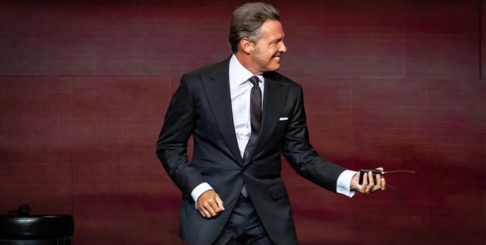 Tras meses de ausencia en las redes reapareció Luis Miguel con una particular foto