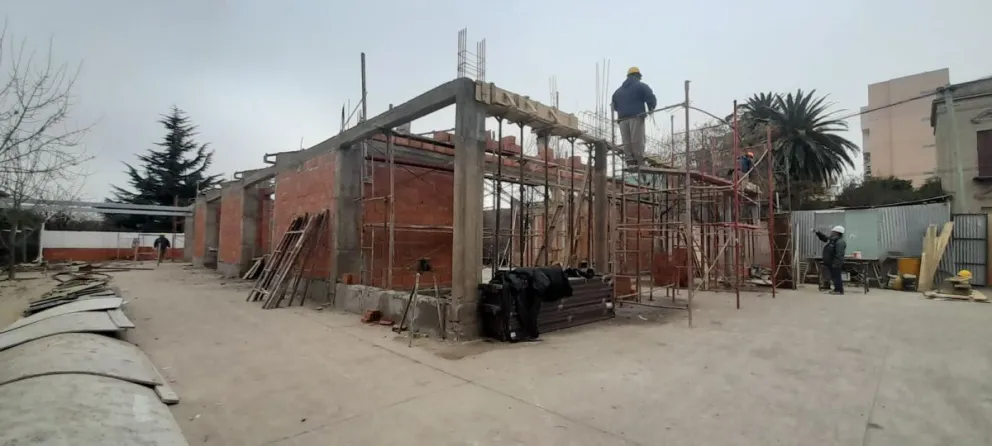Avanza la construcción del Salón de Usos Múltiples de la Escuela 1