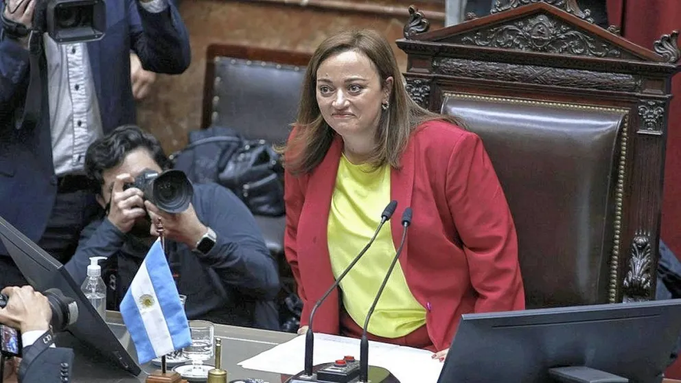 Sin respaldo de Juntos por el Cambio, Moreau asumió como la primera mujer presidenta de Diputados