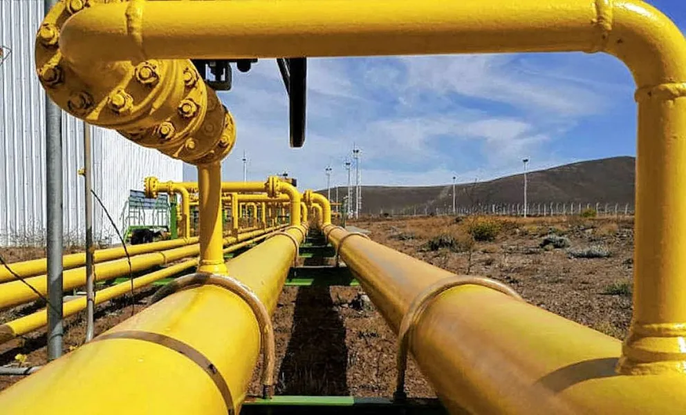 Golpe a las reservas del BCRA: las importaciones de energía son las más altas en 30 años