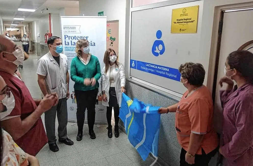 Colocaron una placa de inauguración en el “Espacio Amigo de la Lactancia Materna” del Hospital Regional 