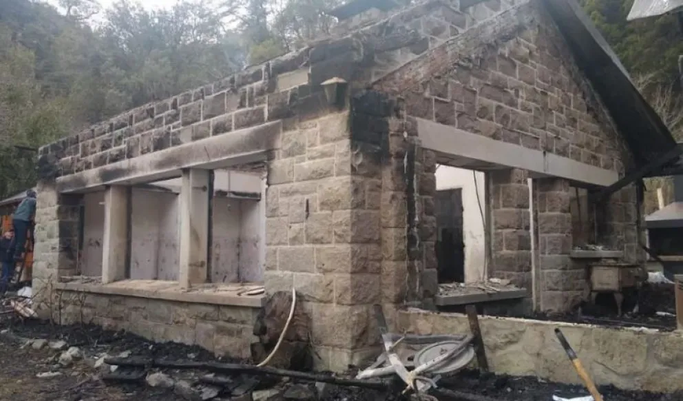 Gobierno provincial pidió custodia de fuerzas federales en el predio incendiado en Villa Mascardi