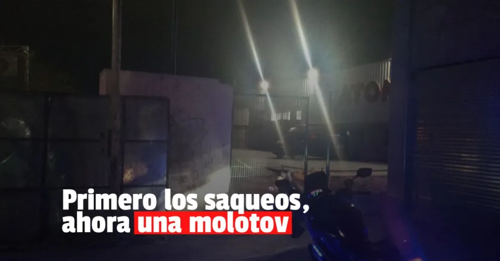 Arrojaron una bomba molotov en un conocido supermercado de Rawson