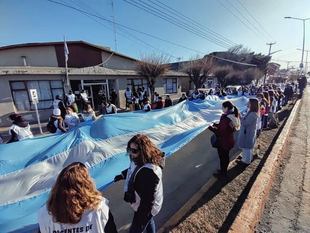 Docentes de Deseado vivieron otra jornada de movilización