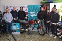 Se entregan las primeras motos de “Regalá Local”