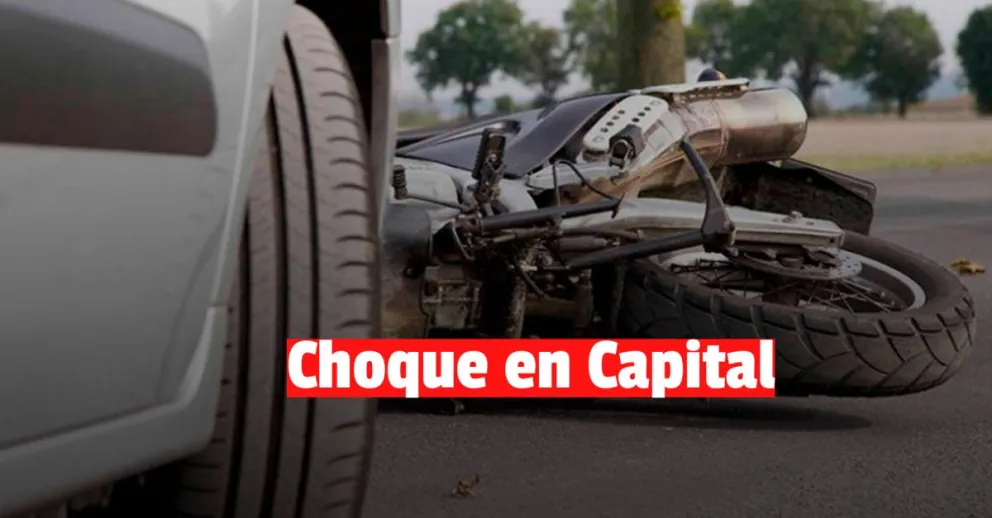 Dos jóvenes chocaron en Capital y tuvieron que ser asistidos 