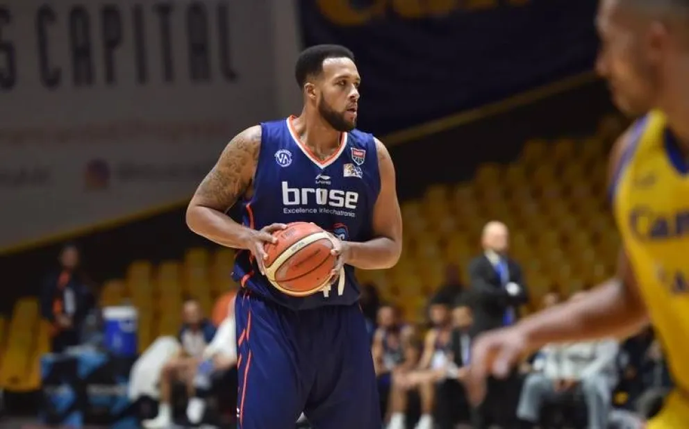Gimnasia quiere la continuidad de Gerard DeVaughn