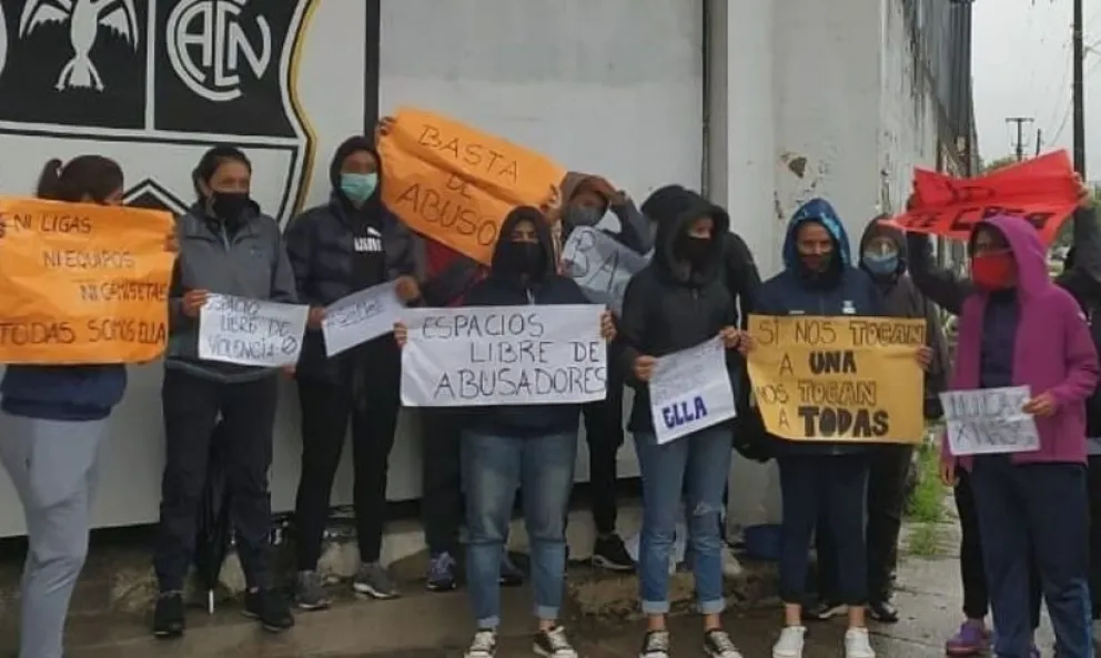 Condenan a seis años de prisión a un entrenador de fútbol que abusó sexualmente de una jugadora