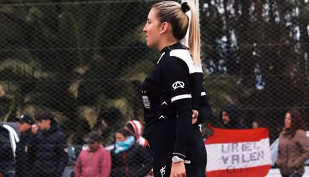 La árbitra que fue agredida por un jugador por la espalda atraviesa un delicado estado de salud