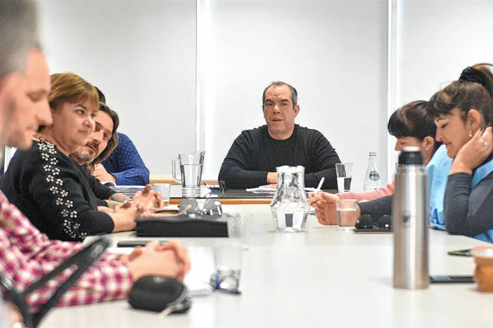 Desde el Gobierno afirman que se duplicaron los sueldos de los docentes ingresantes en el último año