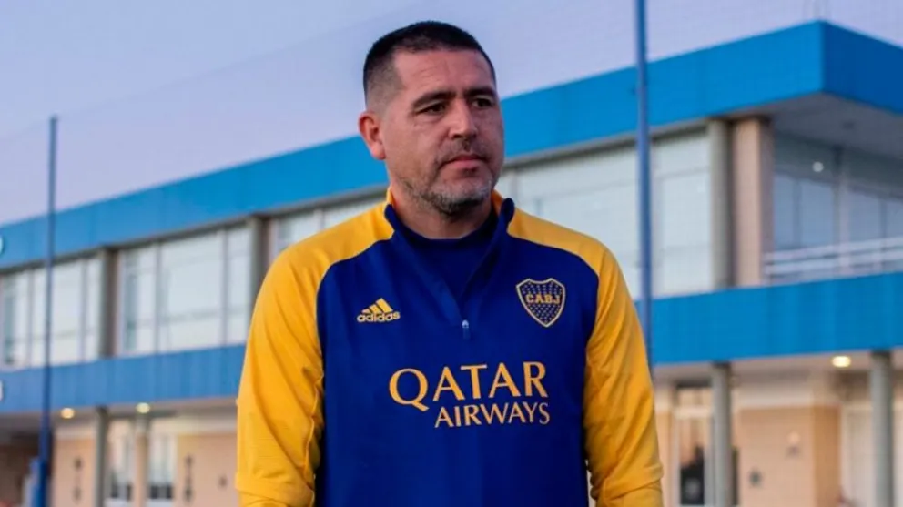 Boca y el escándalo con Rossi: apareció una sugestiva bandera para Riquelme