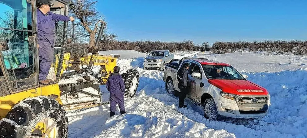 Vialidad Provincial despejó 20 kilómetros de nieve para permitir el acceso a pobladores