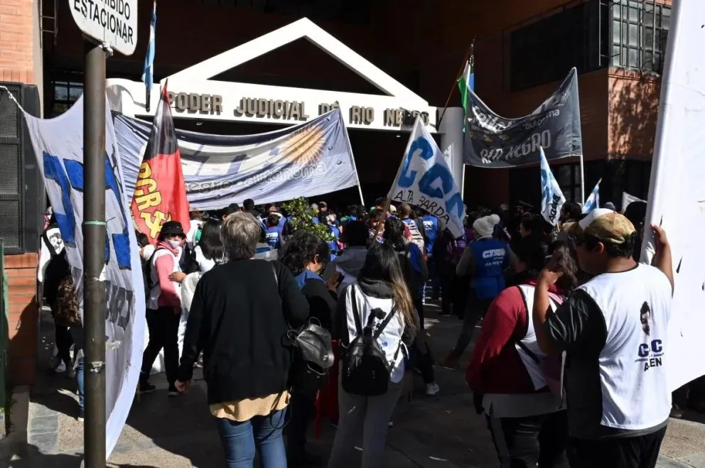 La CTA llegó a Tribunales para acompañar a Hugo Aranea, acusado de usurpación