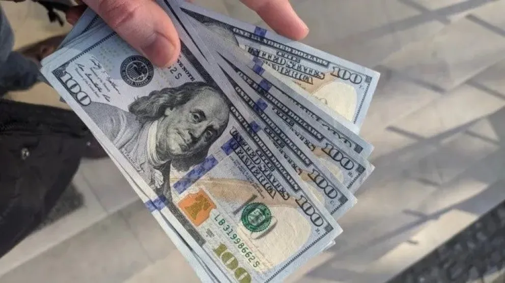 Dólar blue hoy: volvió a subir y merodea la barrera de los $300
