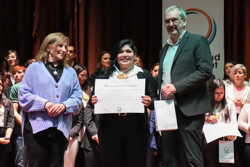 Con récord de graduados, la Universidad del Chubut celebró su Colación de Grados IX 