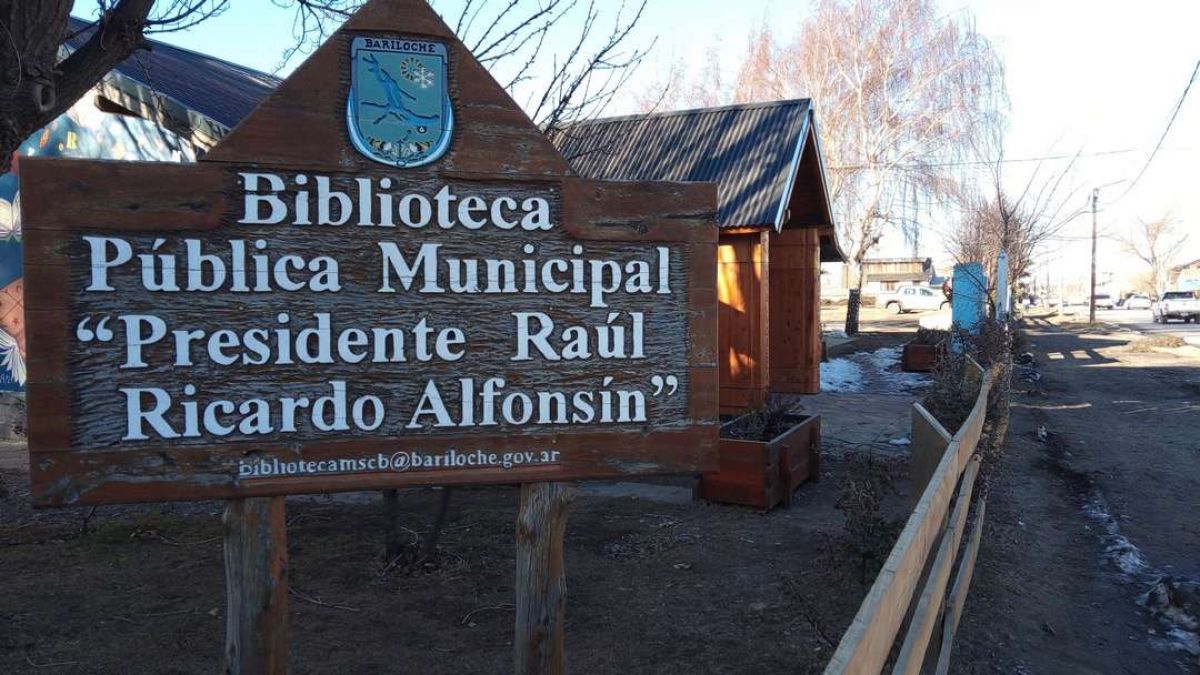 Tras dejar todo "revuelto", robaron en la Biblioteca Municipal Raúl Alfonsín