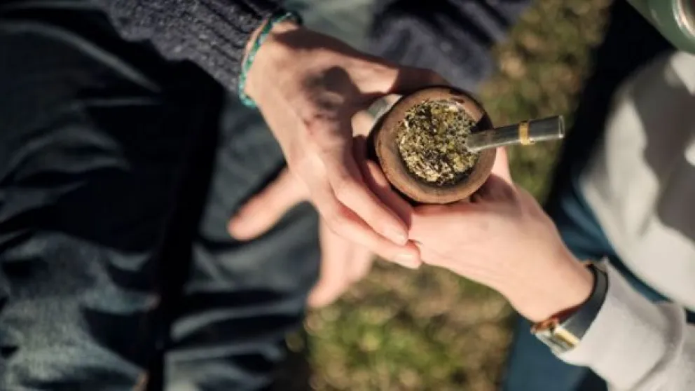 Lo que la pandemia nos dejó: la mayoría de los argentinos ya no comparte más el mate 