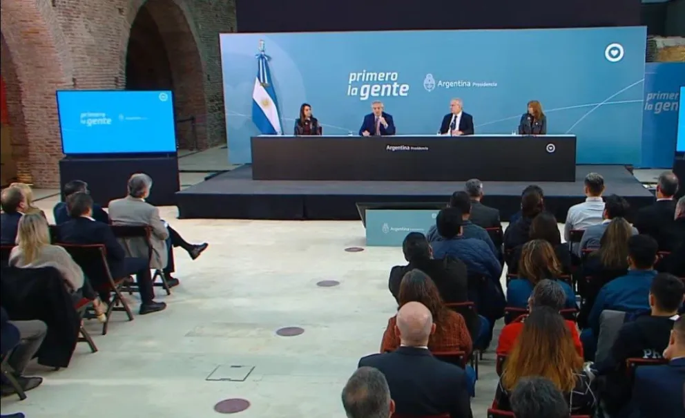 Alberto Fernández: "Quién puede creer en que la Argentina es grande solamente jugando con títulos y bonos"
