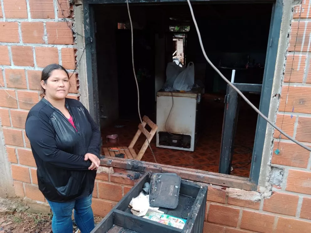 Denunció que una vecina inició el fuego que destruyó gran parte de su vivienda