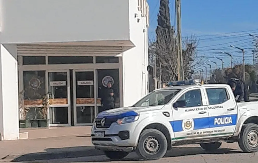 En fugaz robo, ladrones se llevan más de 300 mil pesos de un autoservicio chino