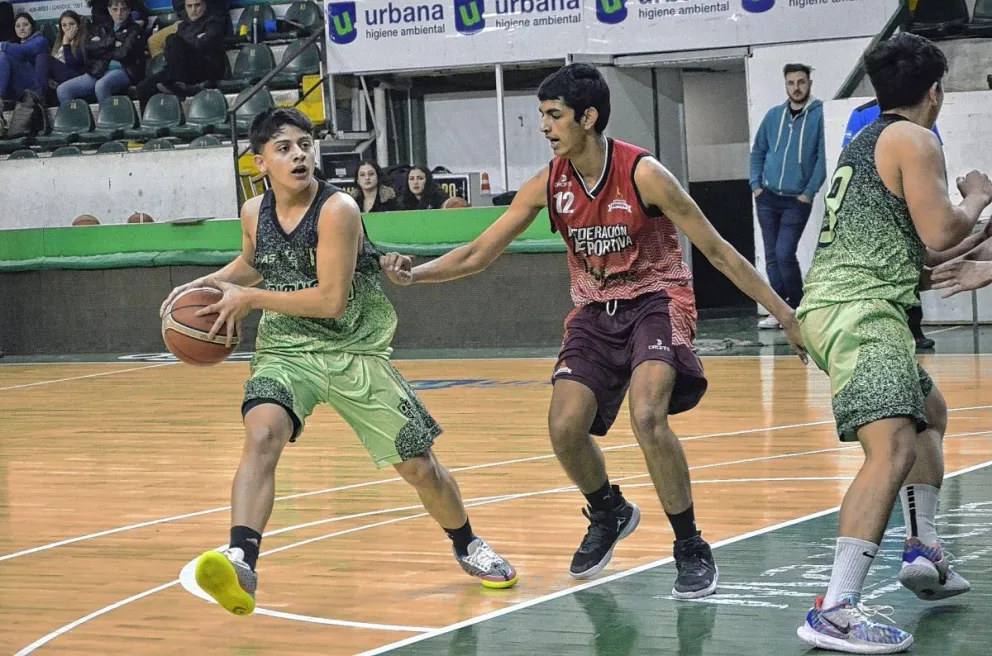 Gimnasia se quedó con los clásicos de formativas