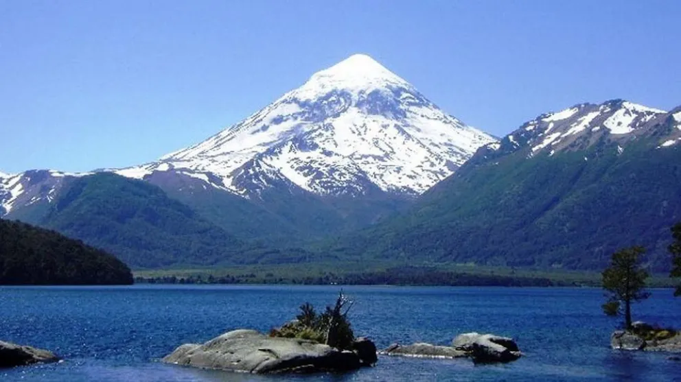 Declararon "sitio sagrado mapuche" al volcán Lanín
