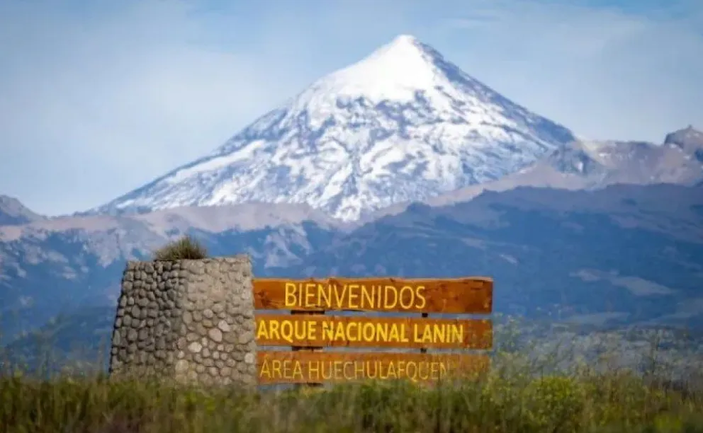 Nación declaró al Volcán Lanín como sitio sagrado mapuche y despertó fuertes críticas