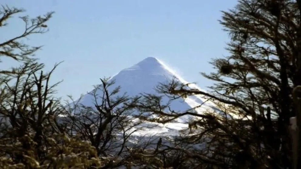 Marcha atrás: queda sin efecto la decisión de declarar al volcán Lanín como “sitio sagrado mapuche”