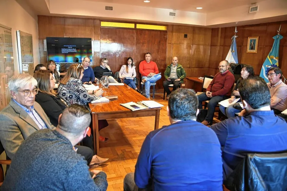 Grazzini y Aguilera encabezaron un encuentro con delegados de las 6 regiones educativas de Chubut
