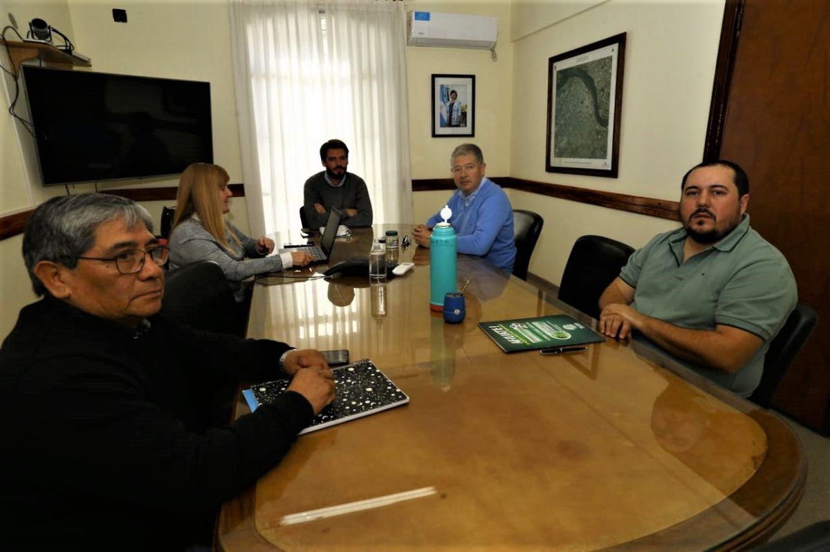 El Gobierno ofreció un 22% de aumento y los estatales analizan la oferta