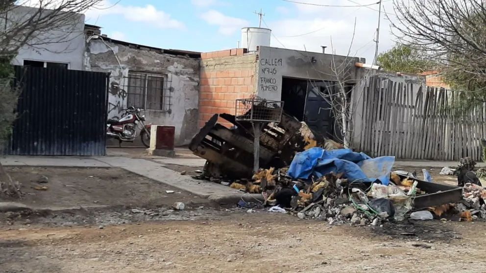 Se les incendió la casa, y a pesar de la ayuda, aún requieren de la solidaridad comunitaria
