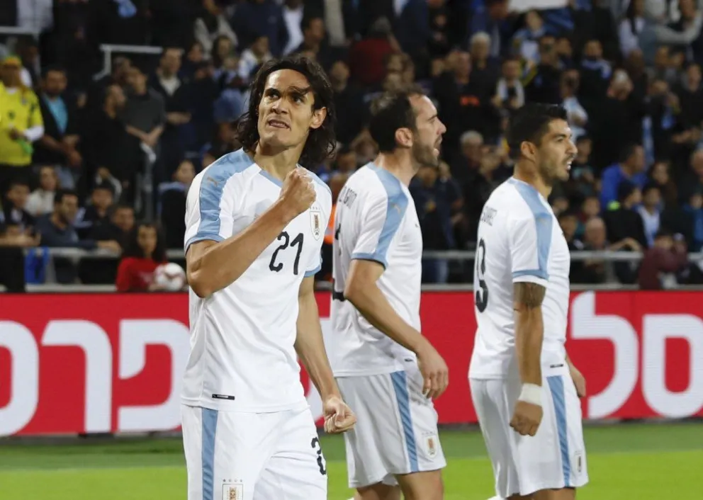 Boca cuenta las horas por Cavani, quien espera una respuesta de un equipo de España
