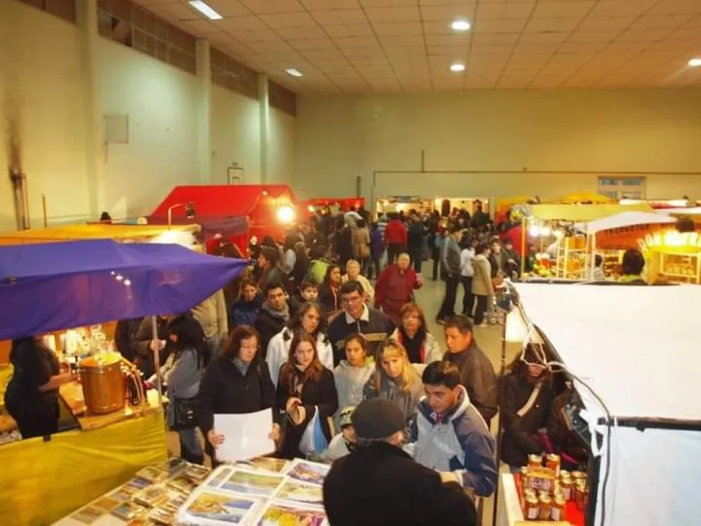 Comenzó en Viedma la tradicional feria "El Bolsón Expone" 