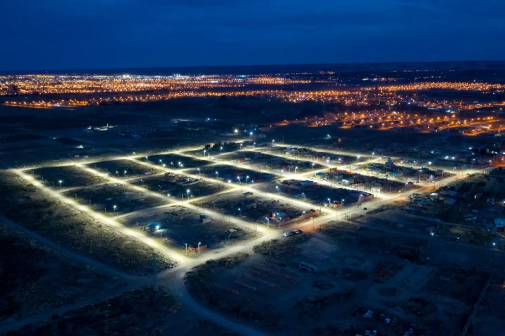 Así se ve un barrio de Roca con la nueva luminaria led 