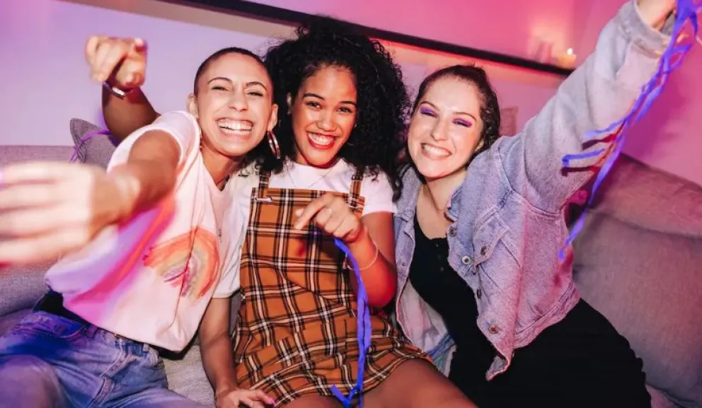 Estos son los signos que no se pierden ni una fiesta y viven de joda
