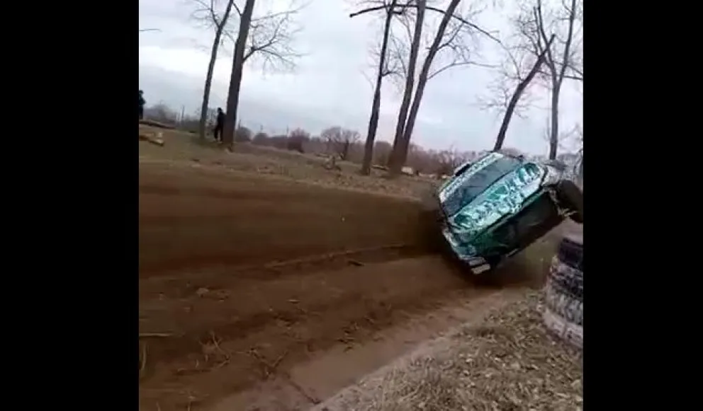 VIDEO: Así fue el impresionante vuelco en la Vuelta de la Manzana