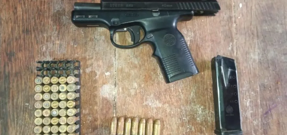 Secuestran un arma de fuego y municiones en una vivienda de Chacramonte