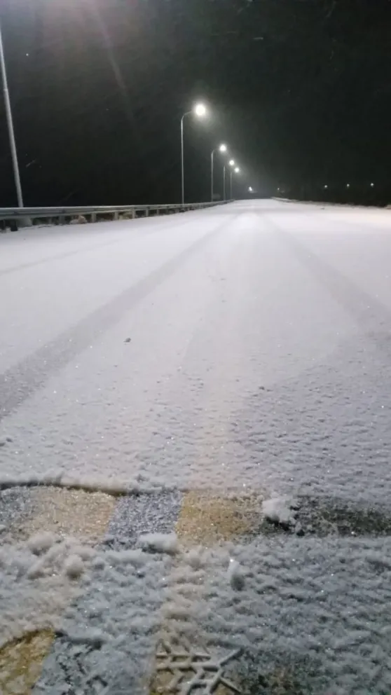 Parte de rutas: se esperan las nevadas hacia el este de la RN23 y la ruta 40 está con neviscas