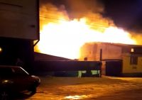 Un incendio destruyó un depósito y una vivienda en Rivadavia y Sobral