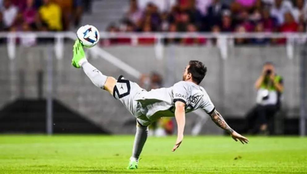 Dos goles de Messi, uno de ellos de chilena, en el triunfo del PSG frente al Clermont