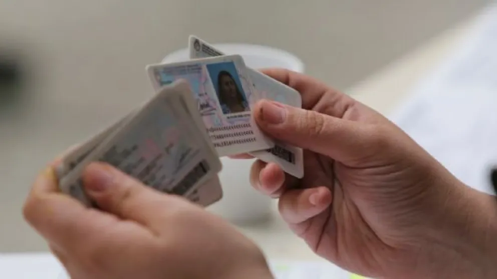 Fue abusada a los 5 años por su padre y cambió su apellido luego de la condena 