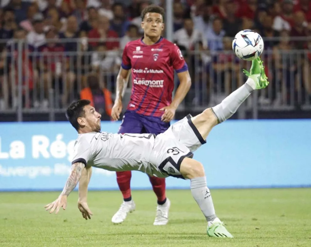 Con una chilena, Messi cerró la goleada de PSG en el inicio de la liga de Francia