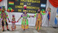 Sentido recordatorio y gran acompañamiento en el acto por la Independencia de Bolivia